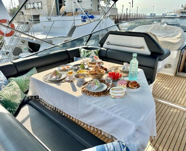 Motoryacht 21 Avec Equipage Hotel Barcelona Ngoại thất bức ảnh