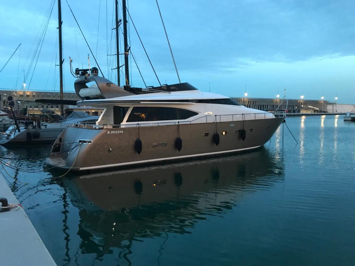 Motoryacht 21 Avec Equipage Hotel Barcelona Ngoại thất bức ảnh