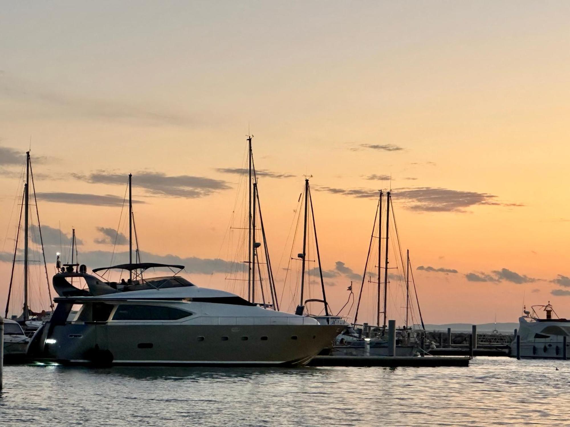 Motoryacht 21 Avec Equipage Hotel Barcelona Ngoại thất bức ảnh