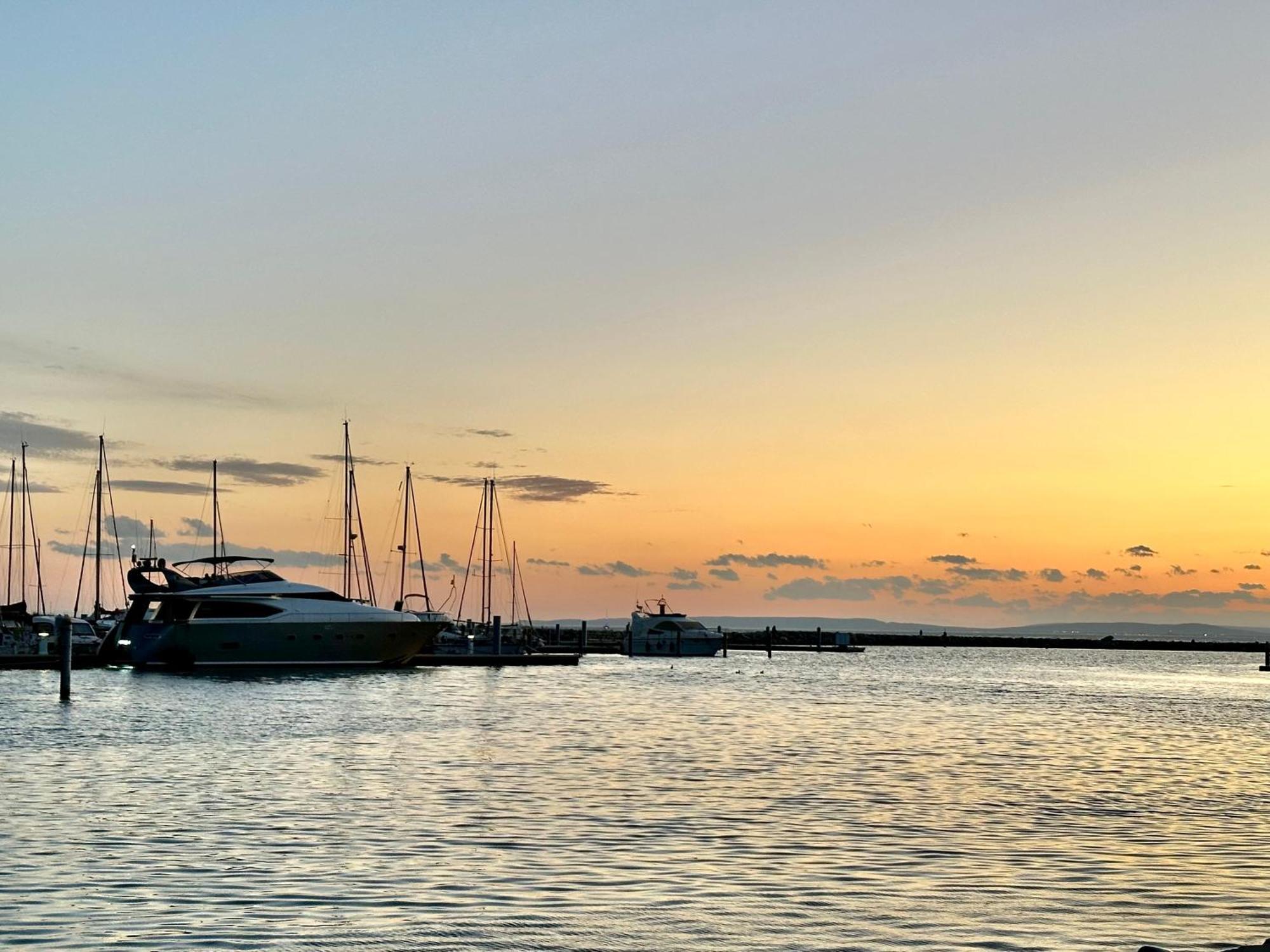 Motoryacht 21 Avec Equipage Hotel Barcelona Ngoại thất bức ảnh